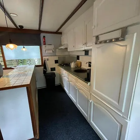 Chalet Midden In Het Centraal Veluws Natuurgebied בקתה